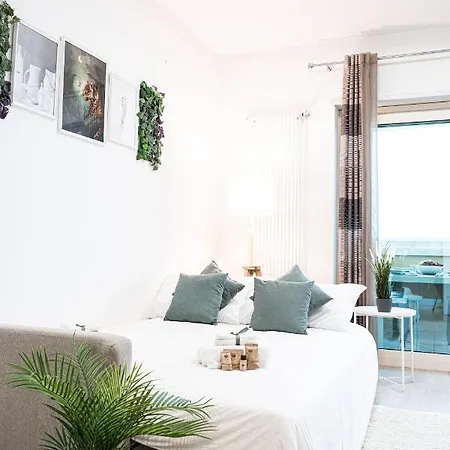 Apulialux - Elegant Apartment Con Netflix Bari Exterior photo